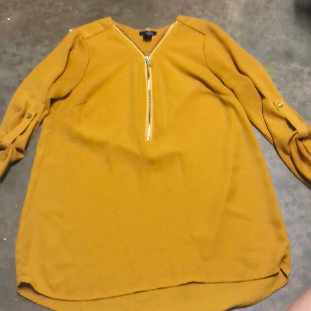 Mid zip shirt
